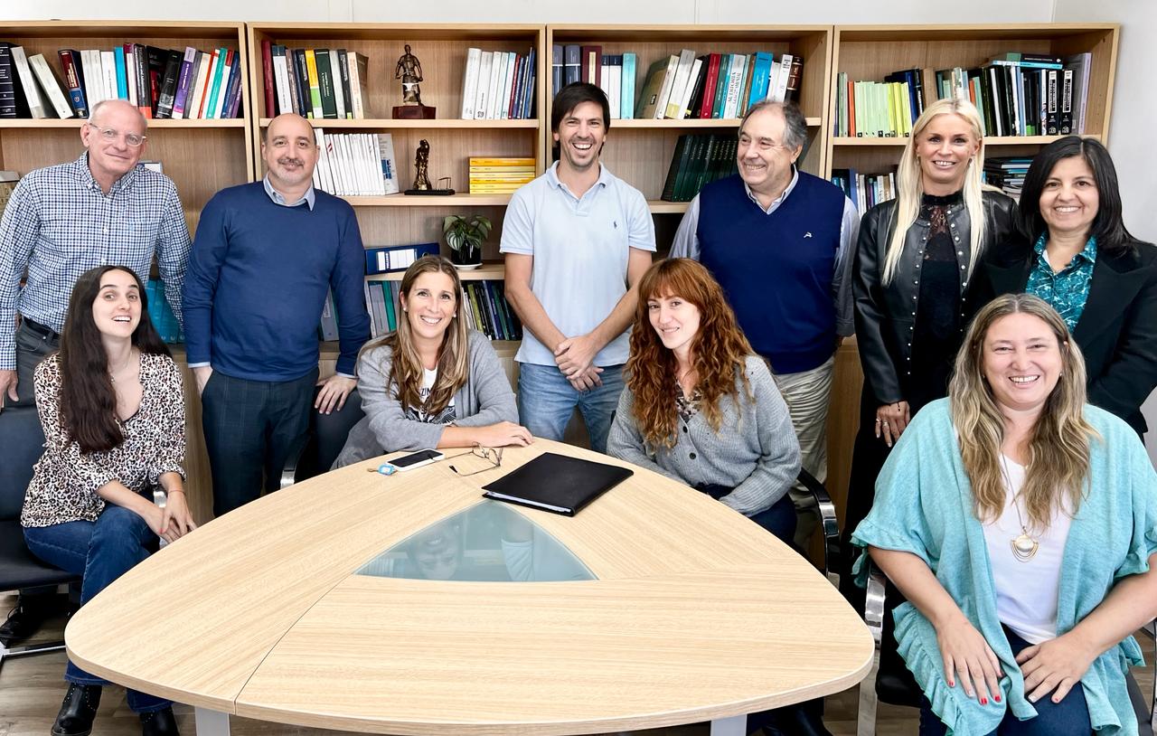 Federico Thea junto a Guillermo Suarez y equipos del HTC