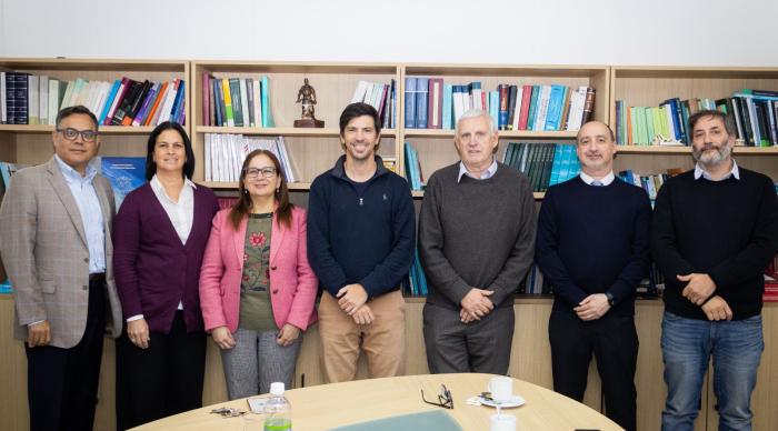 Autoridades del HTC junto a Consultores del BID