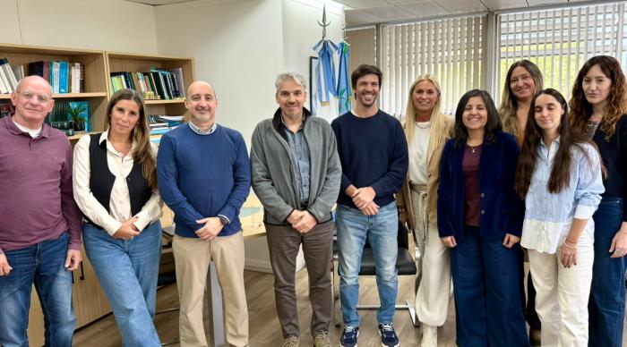 Thea, Mugnolo, Maffe y Bermúdez junto al equipo de Gestión de Calidad